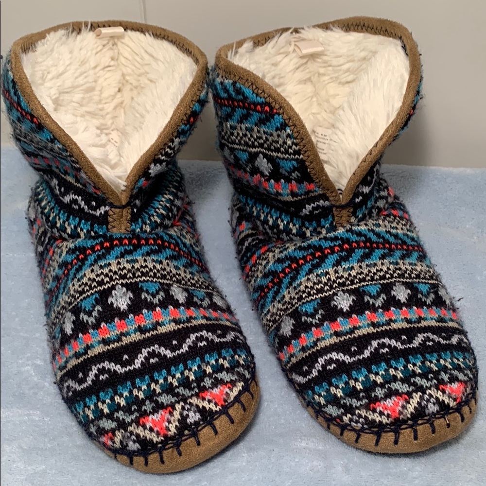 American Eagle knit high top moccasin